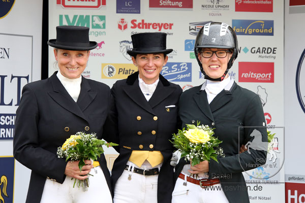 Qualifikation zur Deutschen Amateurmeisterschaft Dressur: Viola Hinsch (RV Bispingen), Felicitas Lackas (RV Beverstedt), Katrin Lohmann (RV Sottrum). Foto: Pantel