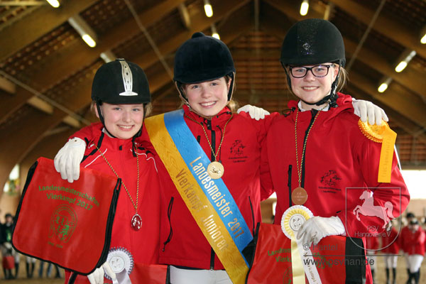 Junioren-Einzel: Gold: Lilli Richter (KRV Uelzen), Silber: Bele Stöckmann (KRV Rotenburg), Bronze: Ida Gade (KRV Uelzen). Foto: Pantel