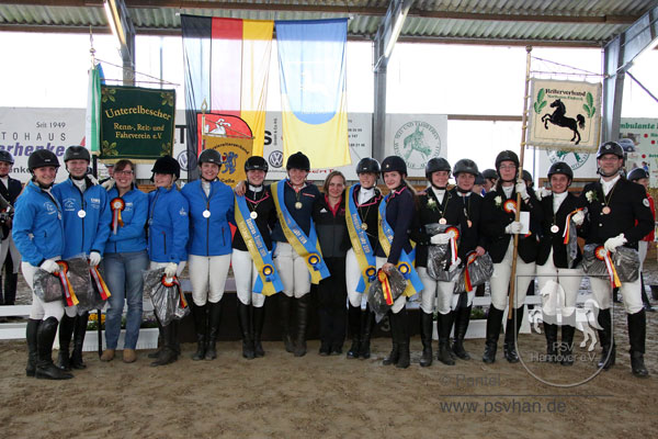 Medaillenträger Senioren-Teams: KRV Bremervörde (Gold), Unterelbescher RRFV (Silber), KRV Northeim-Einbeck (Bronze). Foto: Pantel