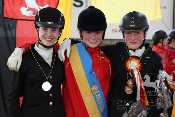 Medaillenträger Junioren-Einzel: Janne Sommer (Silber), Bele Stöckmann (Gold), Jule Witte (Bronze). Foto: Pantel