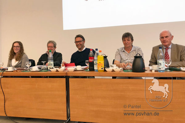 Vertreter von Geschäftsstelle und Präsidium (v.l.: Kira Schönberg, Erika Putensen, Axel Milkau, Waltraud Böhmke und Klaus Oetjen.