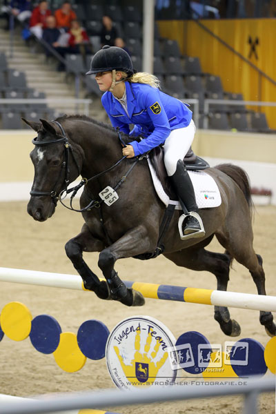 Claire Wegener mit Harry belegte jeweils den zweiten Platz in den Pony-Sichtungsprüfungen. Foto: Stroscher