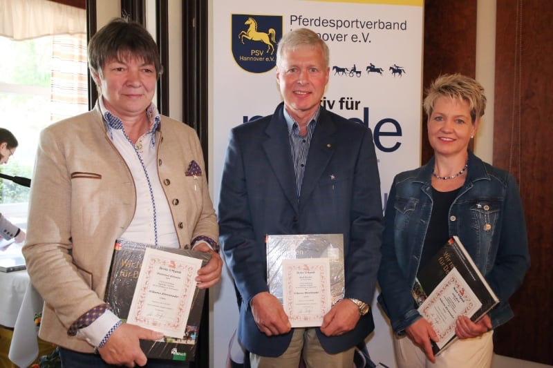 Silberne Ehrennadel für Waltraud Böhmke, Ralf Grober und Antje Koch. Foto: Pantel