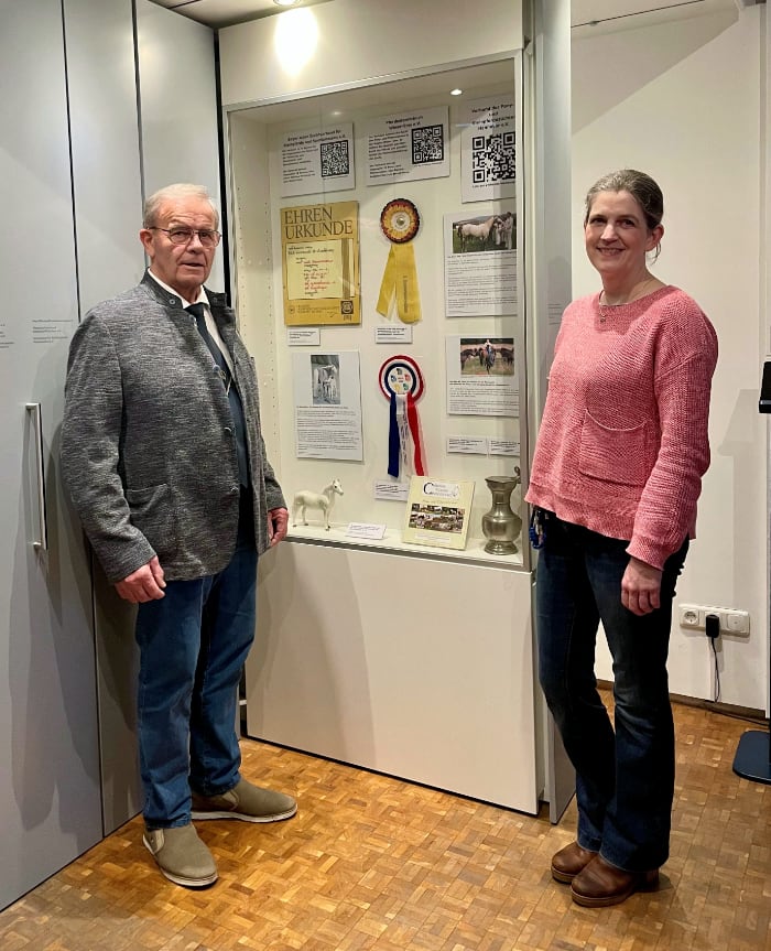 DPM Vitrine zur Ponyzucht Foto Schwöbel