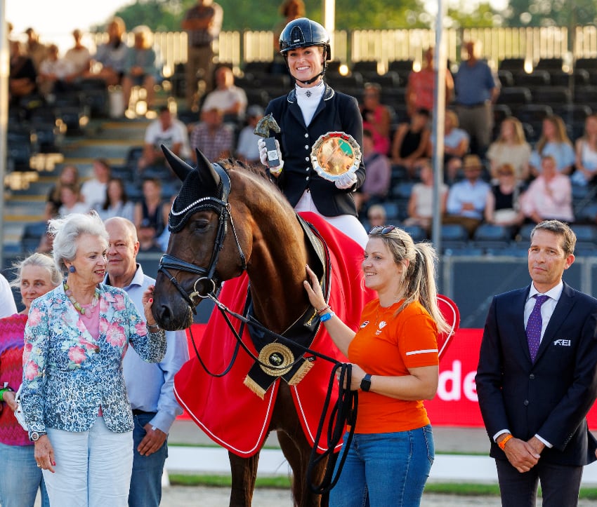 Dinja van Liere mit Red Viper Foto Lafrentz