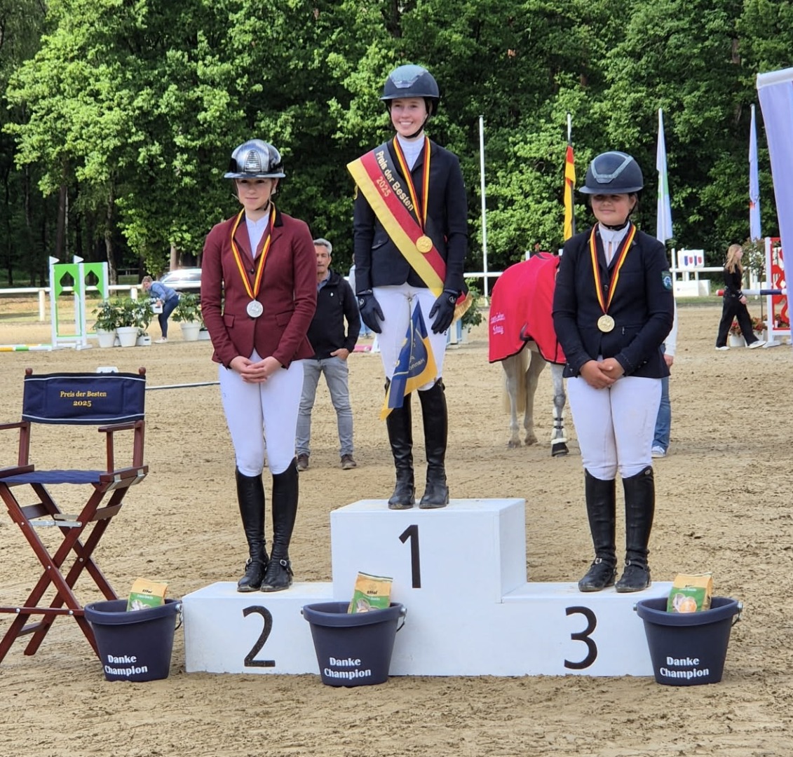 Preis der Besten 2025: Gold für Brianne Beerbaum bei den Ponys.