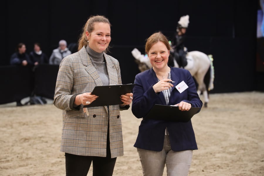 Passion Pferd Führzügelklasse 14 Anne Janßen und Katharina Wiegand 2025 Foto Pantel