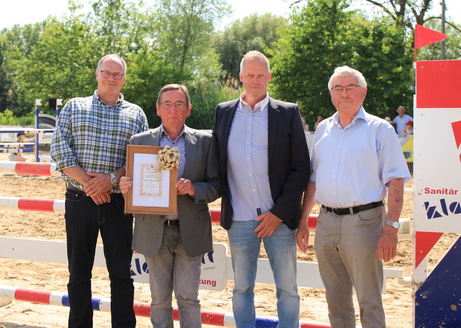 Silberne Ehrennadel für Ulrich Meyer