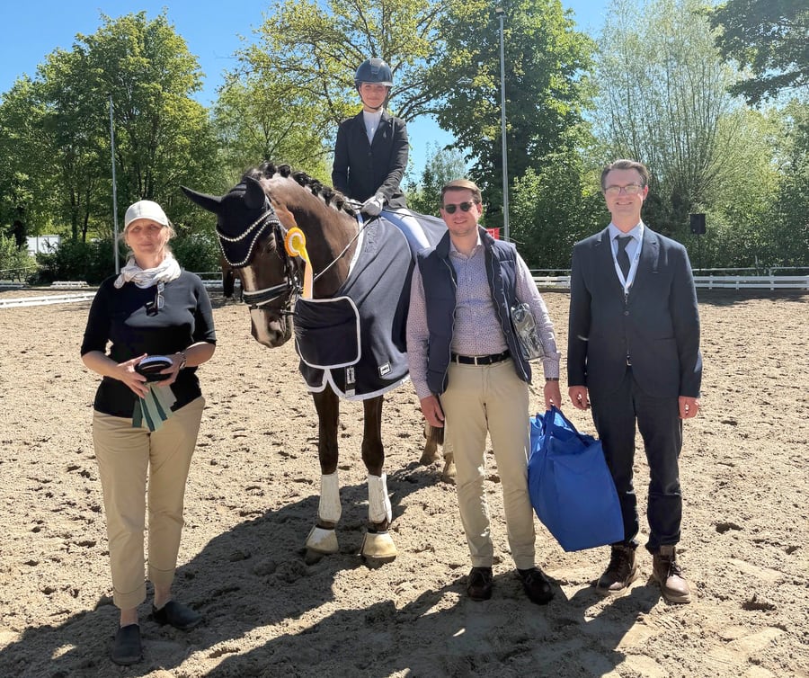 Kira Kraus gewinnt auch die zweite Qualifikation des XOX Group Dressur Cups